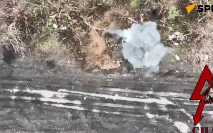UAV Nga thả lựu đạn để ép binh sĩ Ukraine rời khỏi hầm hào